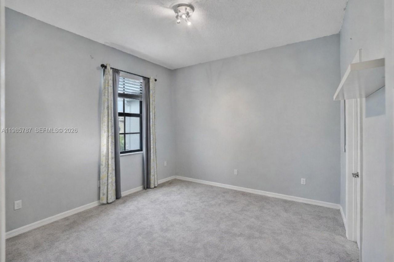 760 NE 193rd Ter , Miami, FL 33179 Photo