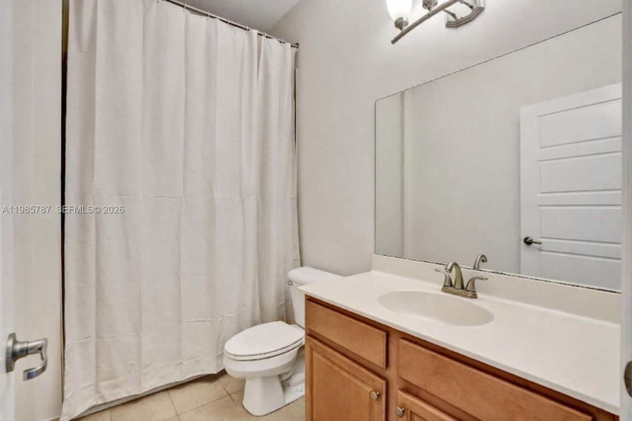 760 NE 193rd Ter , Miami, FL 33179 Photo