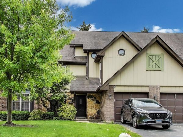 206 Country Lane , Des Plaines, IL 60016