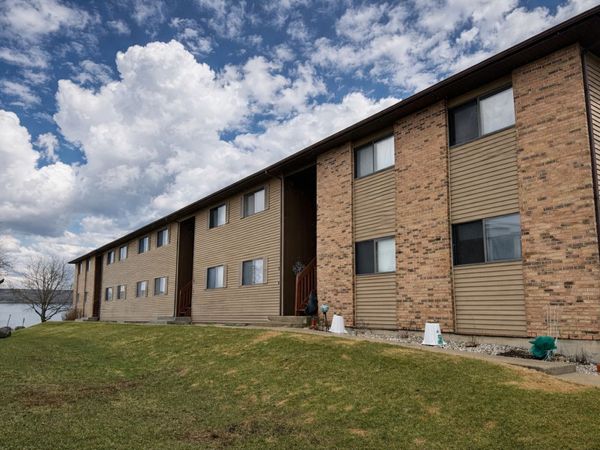 565 DEAN Drive, Unit F, South Elgin, IL 60177