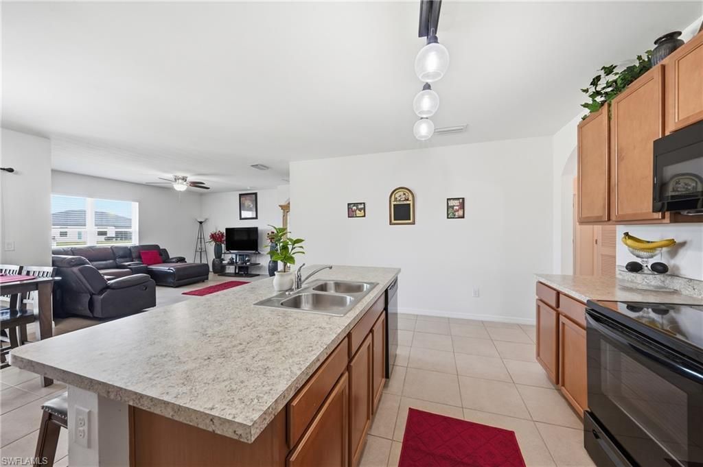 2006 SW 15th Ave, Cape Coral, FL 33991 Photo