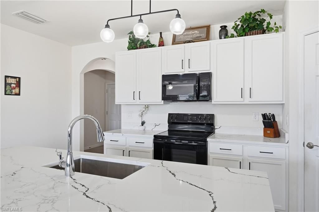 2006 SW 15th Ave, Cape Coral, FL 33991 Photo