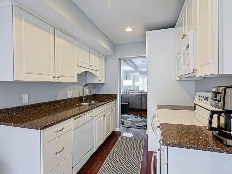 9966 Timbers Drive, Blue Ash, OH 45242 Photo 13