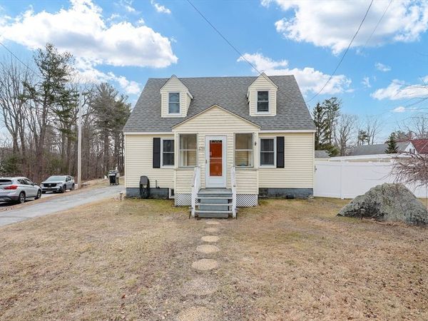 179 Lakeview Ave, Tyngsborough, MA 01879