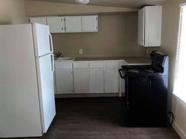 1000 Chihuahua ST, Unit B, Lockhart, TX 78644