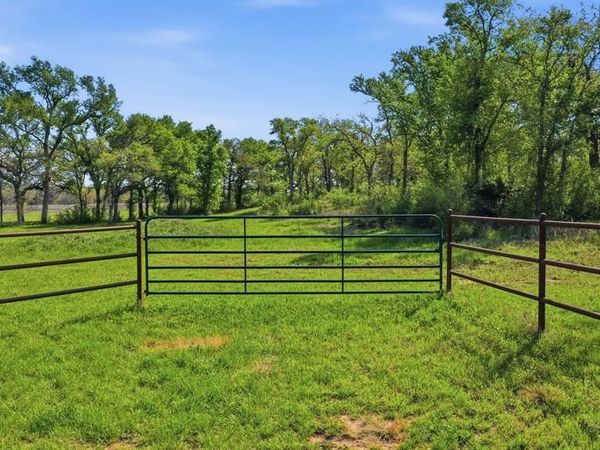 1005 Carter Lane, Santo, TX 76472