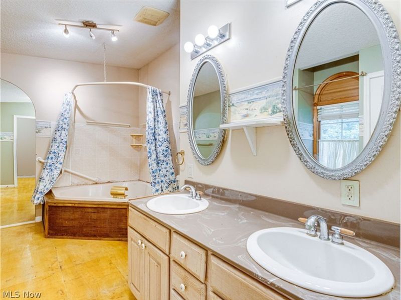 2740 Chelsea Drive , Akron, OH 44312 Photo 13