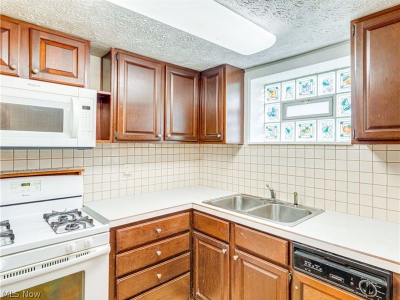 2740 Chelsea Drive , Akron, OH 44312 Photo 6