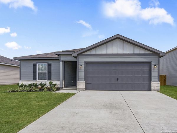 16182 Farmer, Lytle, TX 78052