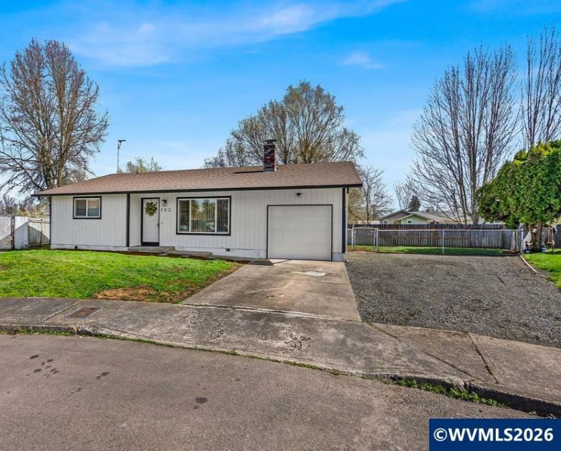 982 Queen Ct Ne, Salem, OR 97301 Main Photo