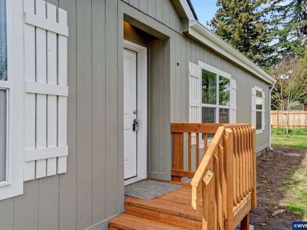 217 SE Juniper St, Mill City, OR 97360