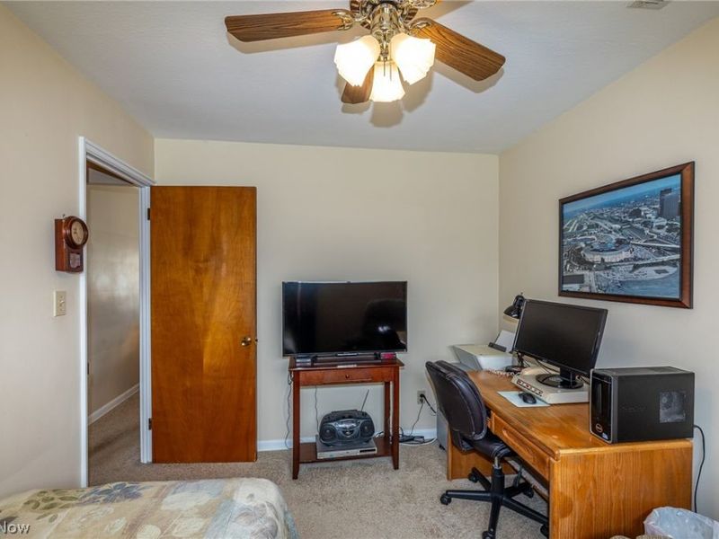 9913 Manorford Drive, Parma Heights, OH 44130 Photo 13