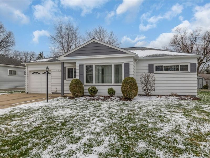 9913 Manorford Drive, Parma Heights, OH 44130 Photo 2