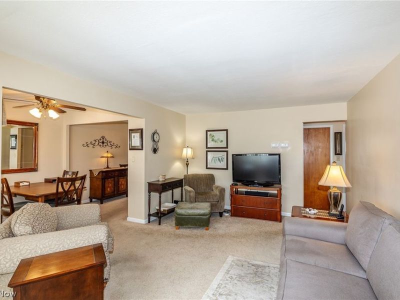 9913 Manorford Drive, Parma Heights, OH 44130 Photo 4