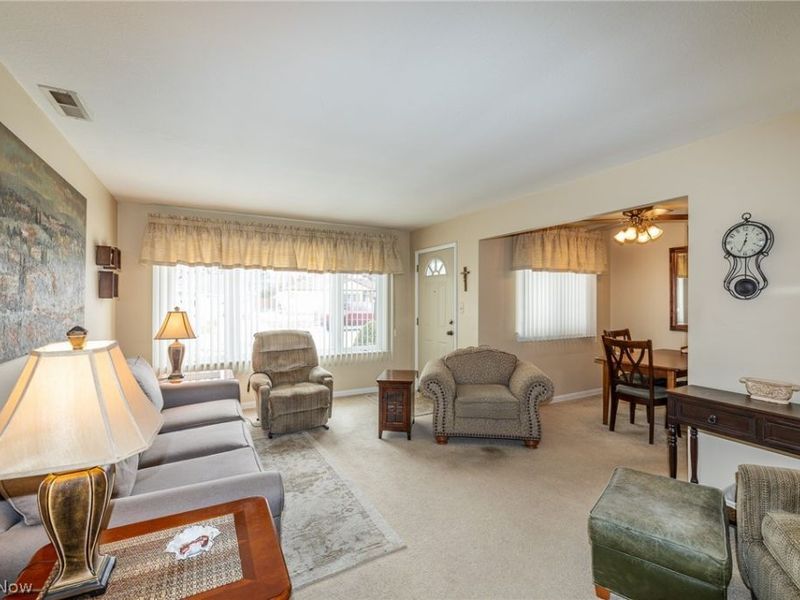 9913 Manorford Drive, Parma Heights, OH 44130 Photo 5