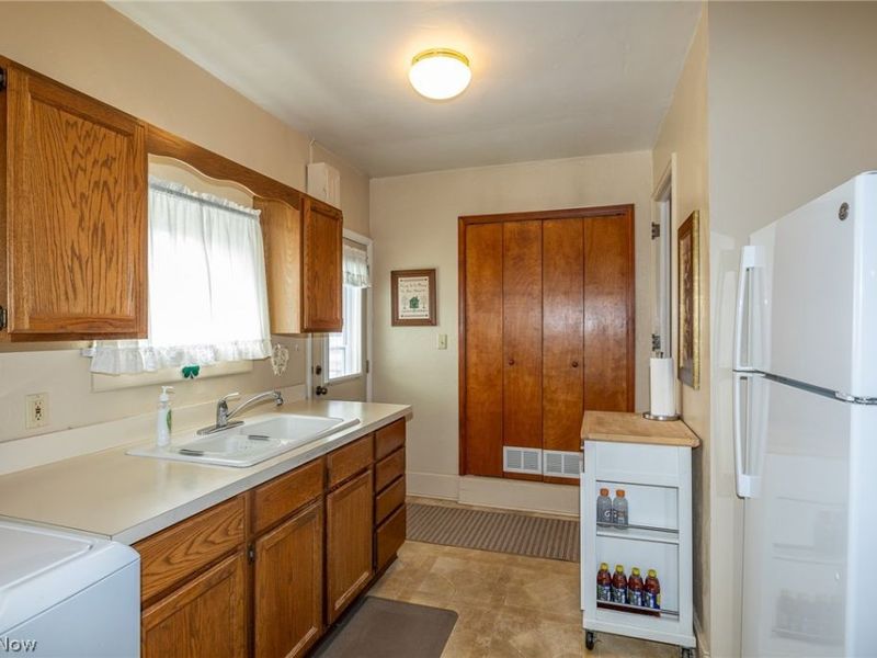 9913 Manorford Drive, Parma Heights, OH 44130 Photo 7