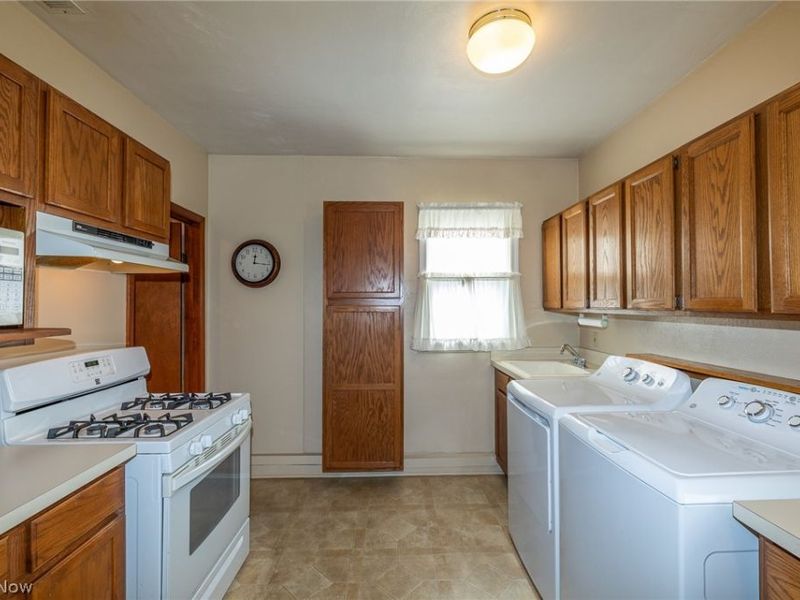 9913 Manorford Drive, Parma Heights, OH 44130 Photo 8