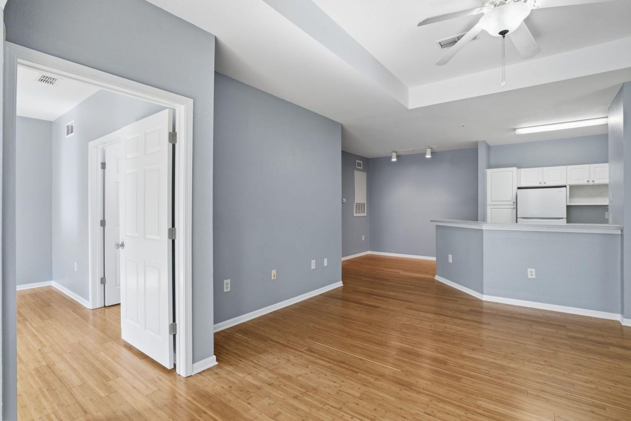 60 Fenwick Hall Allee Alley Photo 11