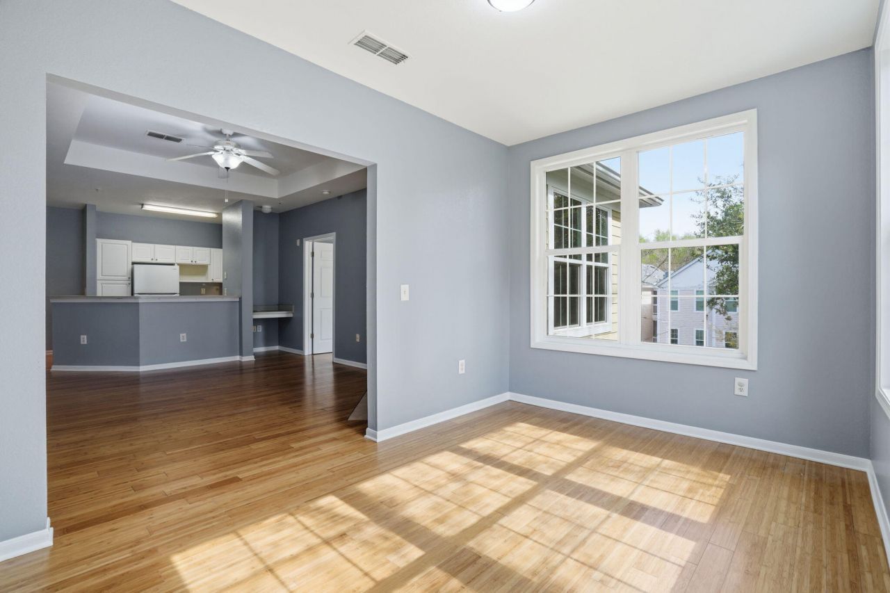 60 Fenwick Hall Allee Alley Photo 13