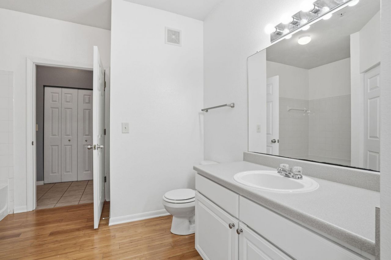 60 Fenwick Hall Allee Alley Photo 15