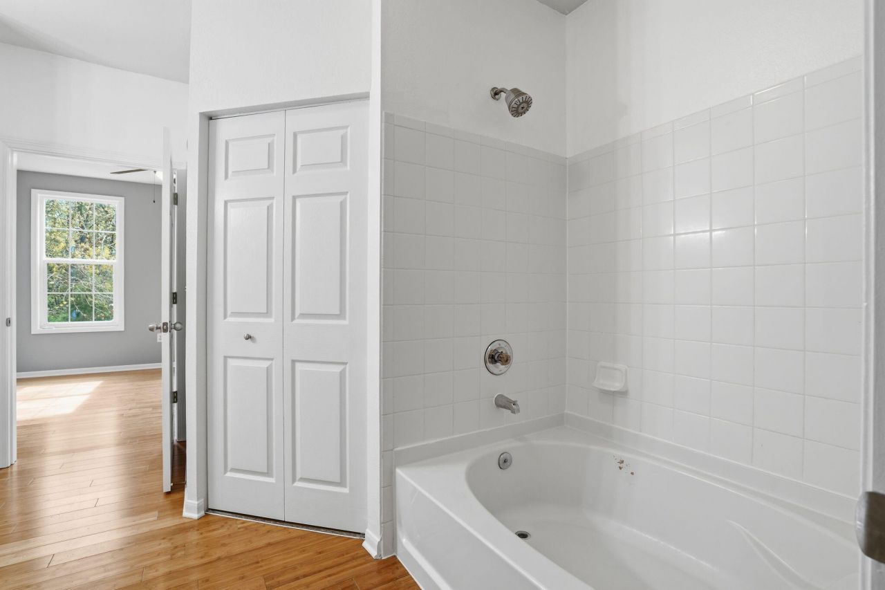 60 Fenwick Hall Allee Alley Photo 16