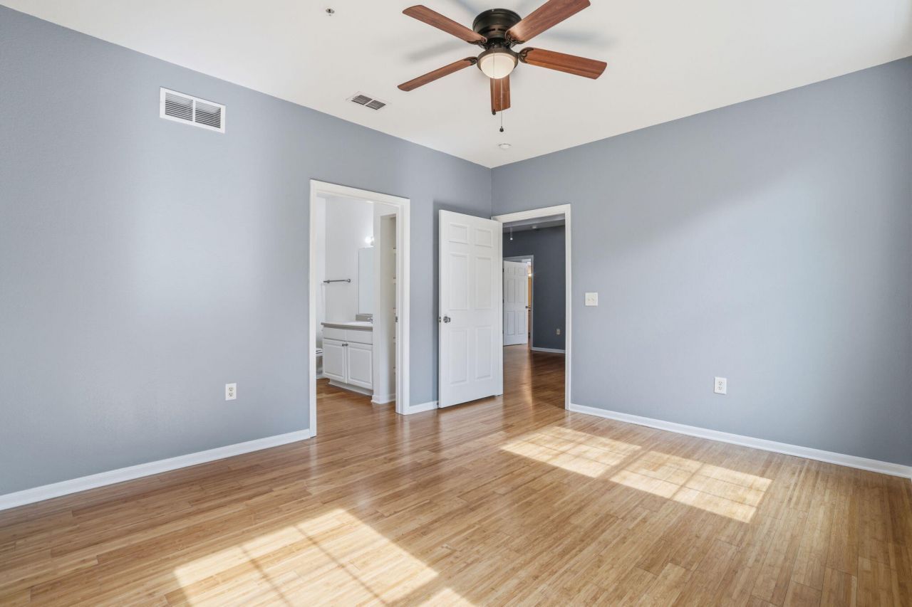 60 Fenwick Hall Allee Alley Photo 18