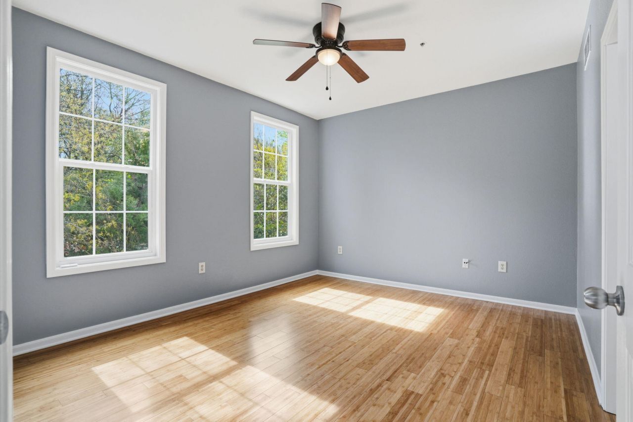 60 Fenwick Hall Allee Alley Photo 19