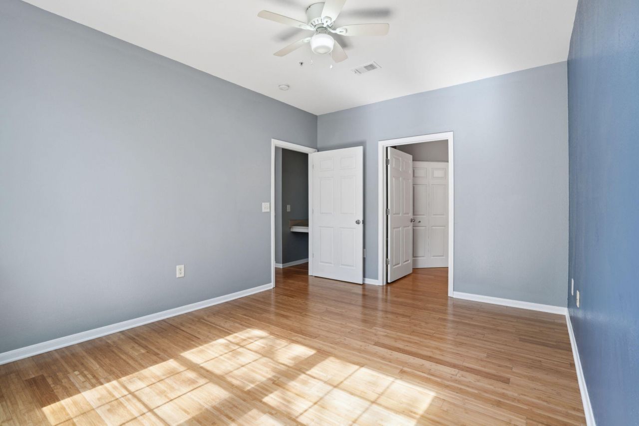 60 Fenwick Hall Allee Alley Photo 20