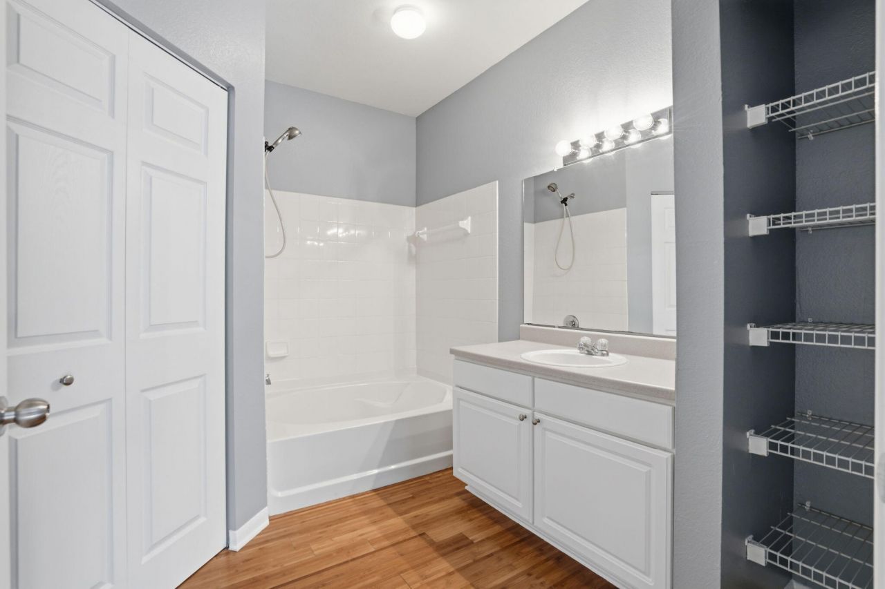 60 Fenwick Hall Allee Alley Photo 23