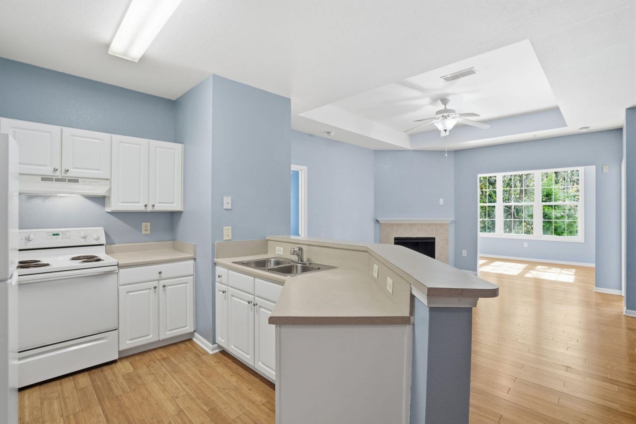 60 Fenwick Hall Allee Alley Photo 5