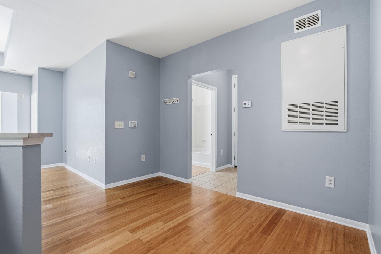 60 Fenwick Hall Allee Alley Photo 6