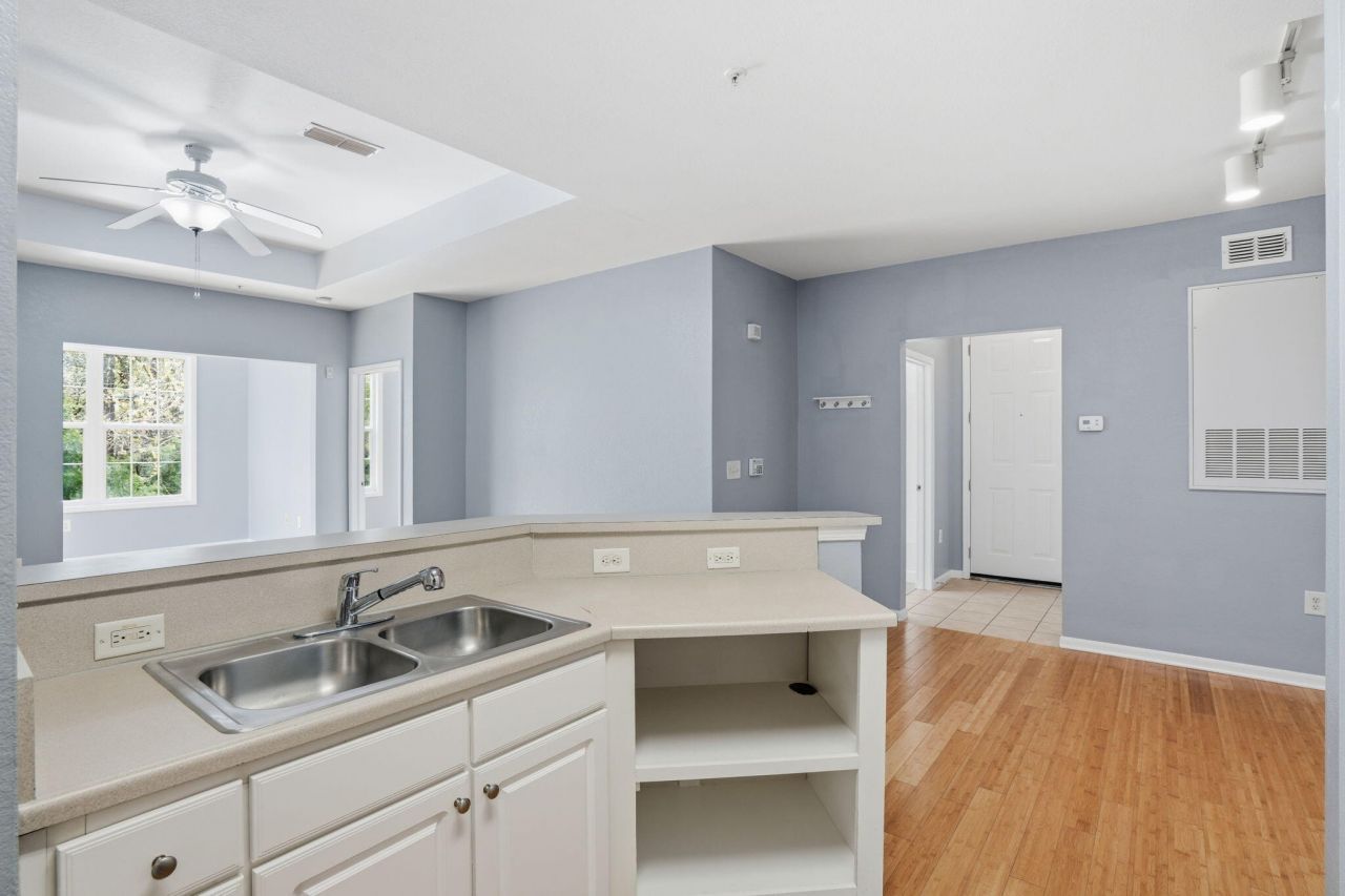 60 Fenwick Hall Allee Alley Photo 7