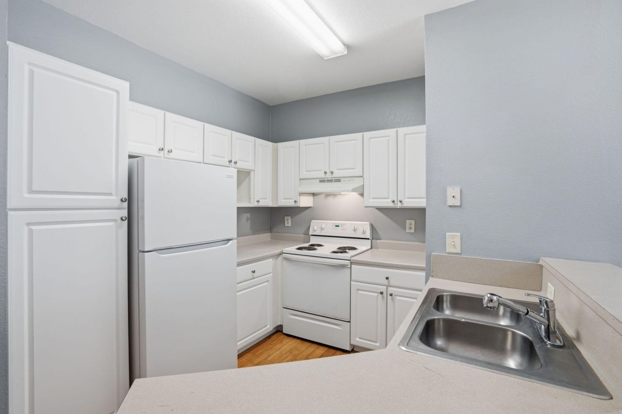 60 Fenwick Hall Allee Alley Photo 8