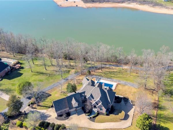 10333 Falcon Crest Drive, Lowell, AR 72745