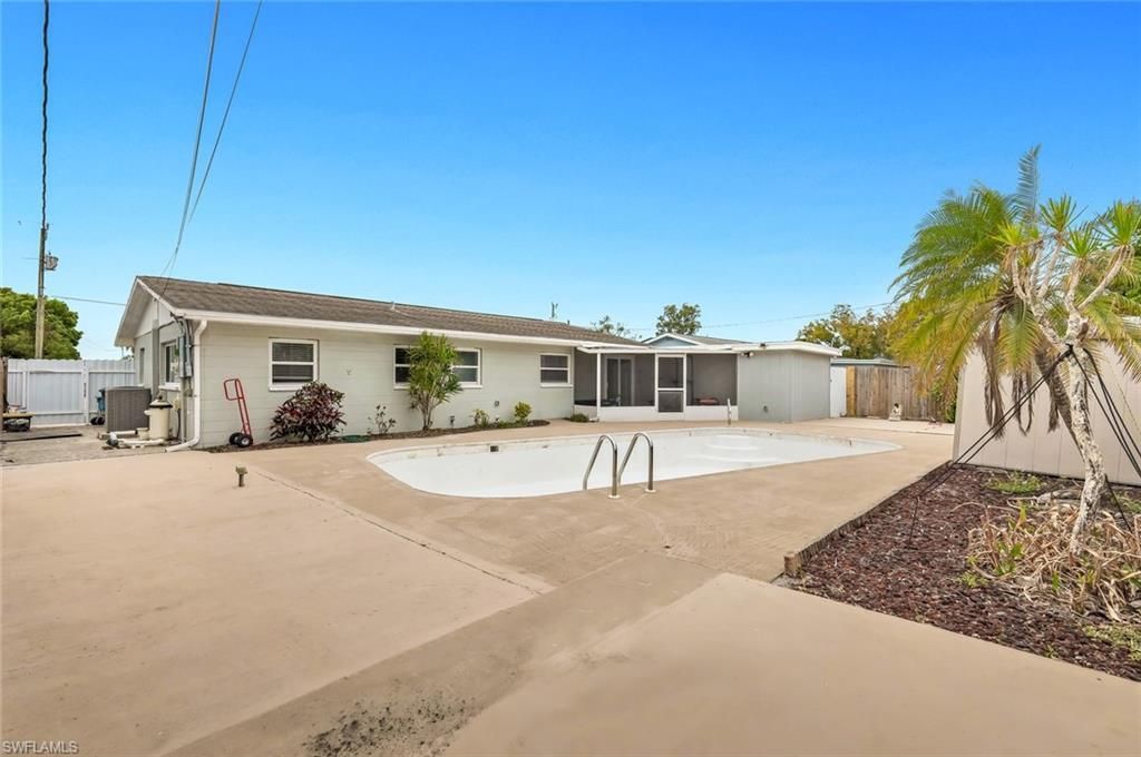 942 Narcissus St , North Fort Myers, FL 33903 Photo