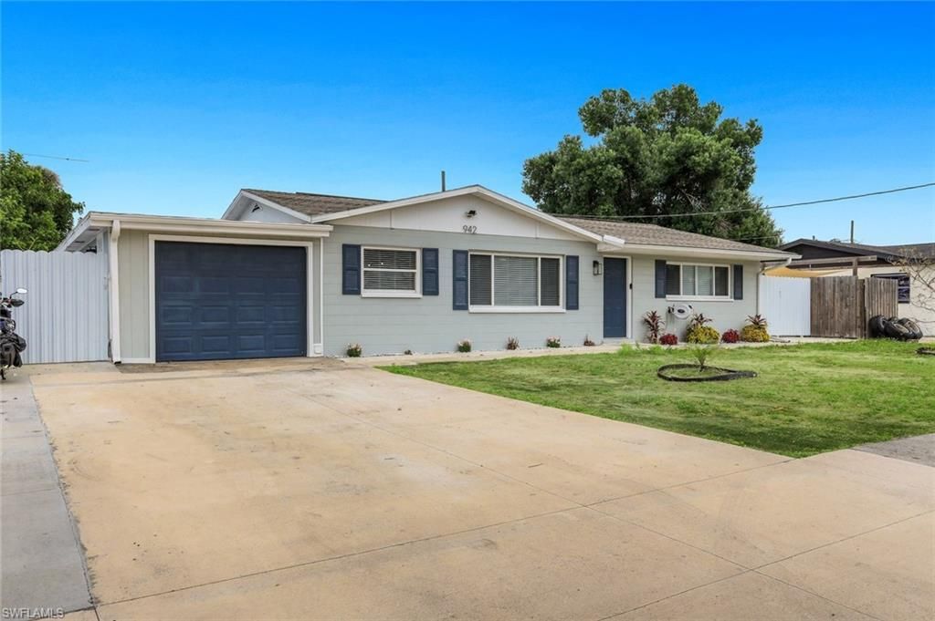 942 Narcissus St , North Fort Myers, FL 33903 Photo