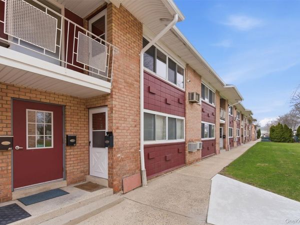 400 Fulton Street, Unit 3B, Farmingdale, NY 11735