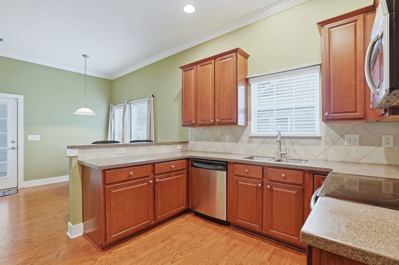 1516 Waverly Ave.  Photo 8