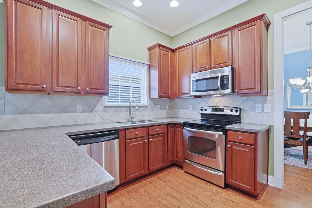 1516 Waverly Ave.  Photo 9