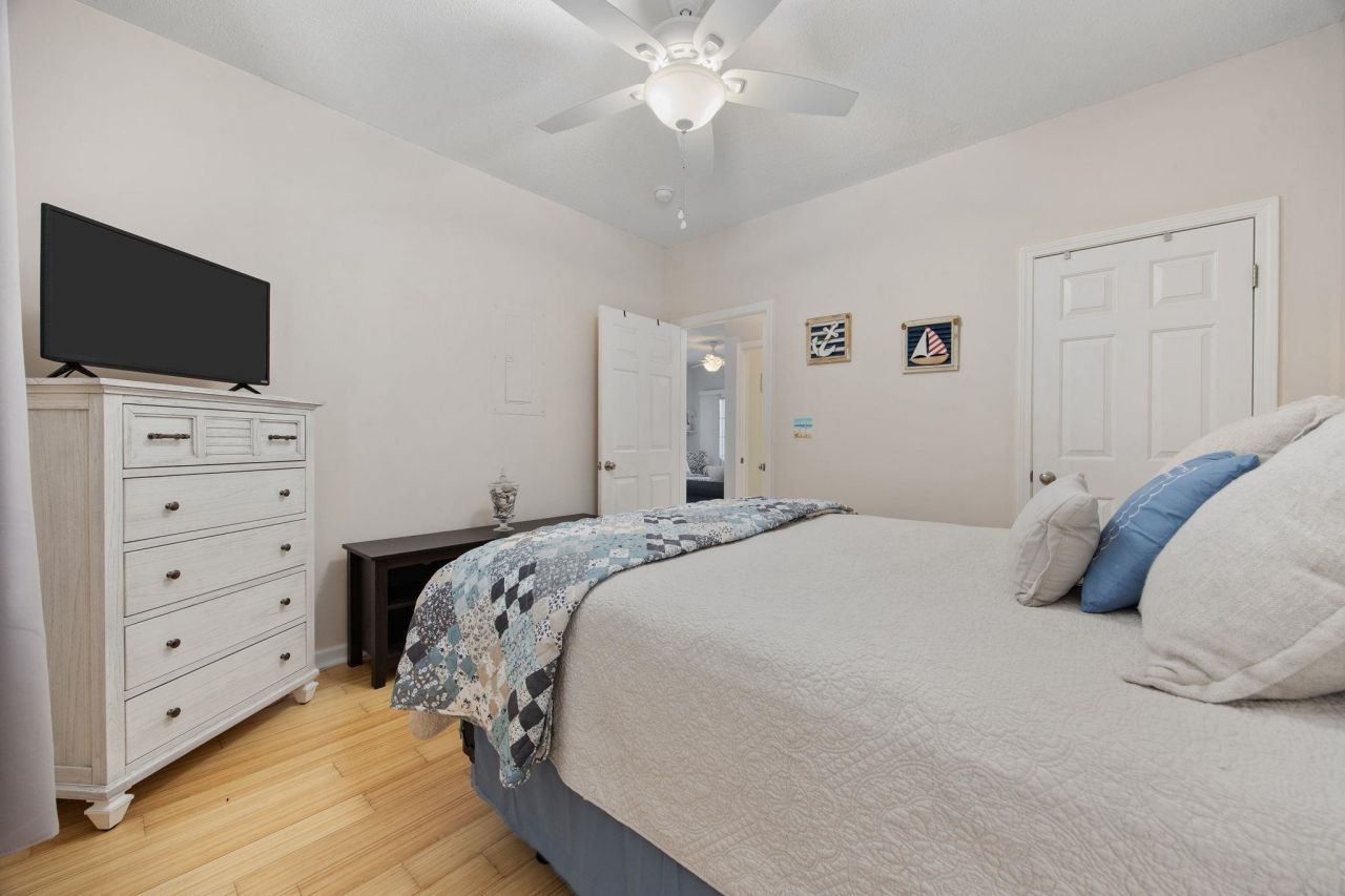 2000 Cross Gate Blvd. Photo 12