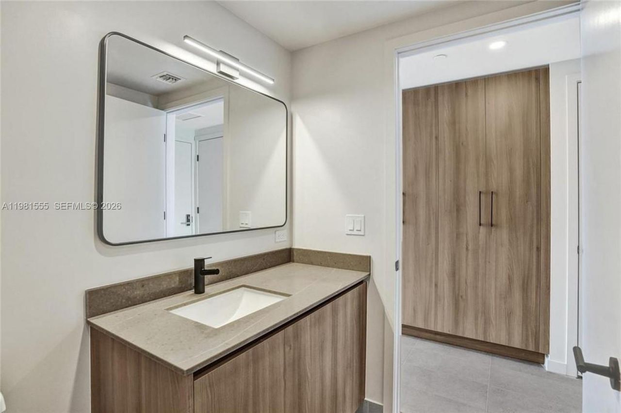 121 NE 5 St , Unit 801B, Miami, FL 33132 Photo