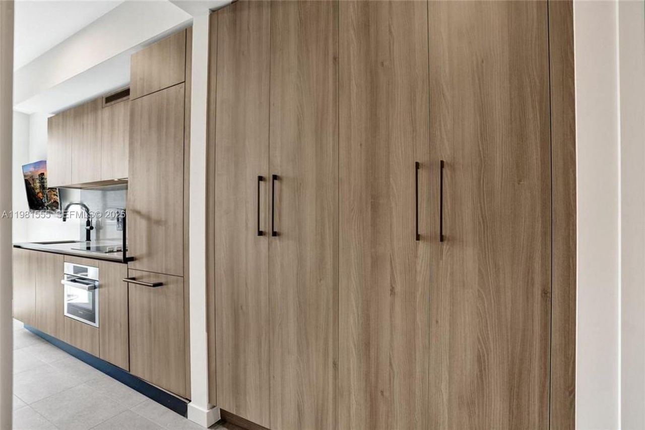 121 NE 5 St , Unit 801B, Miami, FL 33132 Photo