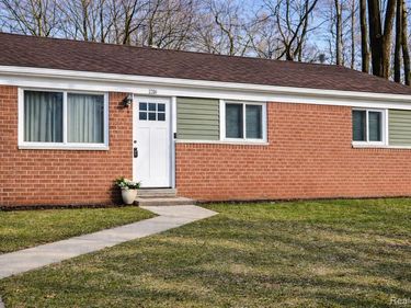 2200 Marston Drive N, Waterford Twp, MI 48327