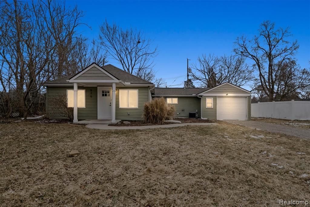 970 Henderson Avenue, Waterford Township, MI 48328 Main Photo