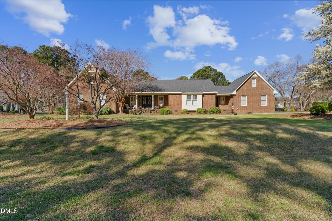 4801 Country Club Drive N, Wilson, NC 27896 Main Photo