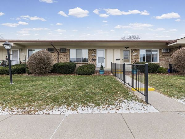 25229 Franklin Terrace, Unit 5, South Lyon, MI 48178