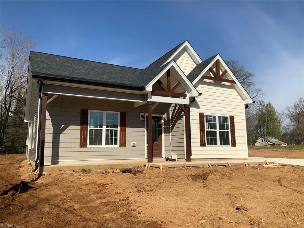 2802 Merryweather Road, Greensboro, NC 27407 Main Photo