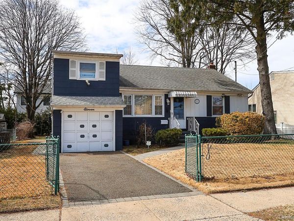 11 Elton Street , Westbury, NY 11590