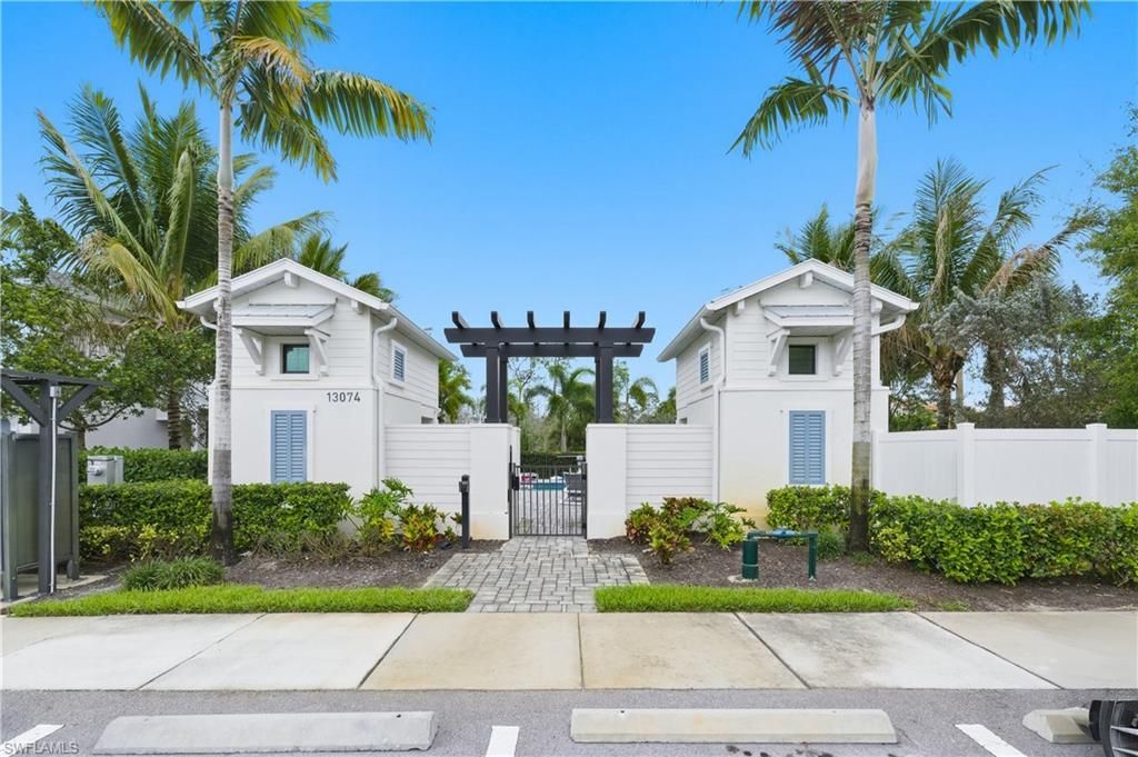 13017 Pembroke Dr, Naples, FL 34105 Photo