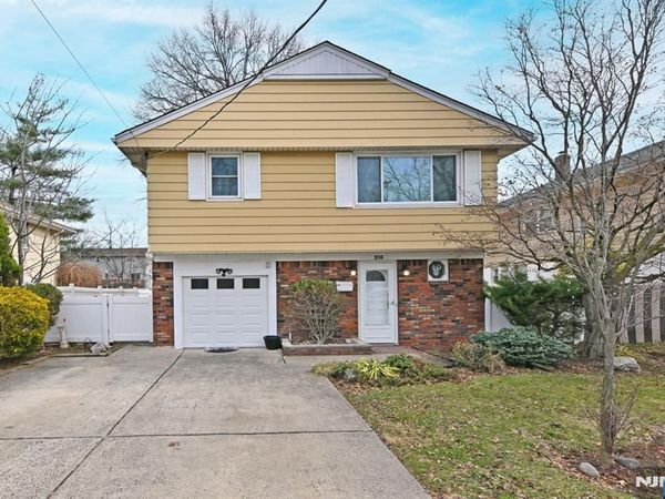 216 Mehrhof Road, LITTLE FERRY, NJ 07643